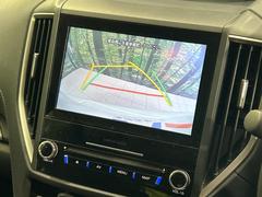 【バックカメラ】駐車時に後方がリアルタイム映像で確認できます。大型商業施設や立体駐車場での駐車時や、夜間のバック時に大活躍！運転スキルに関わらず、今や必須となった装備のひとつです！ 5