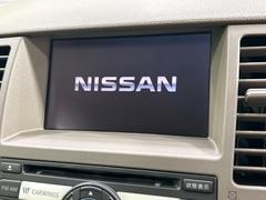 【メーカー純正ナビ】インテリアに溶け込むスタイリッシュな「専用設計」メーカーナビを装備♪視認性や操作性など基本性能にも優れ、より上質なカーライフをお楽しみいただけます。 3