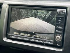 【バックカメラ】駐車時に後方がリアルタイム映像で確認できます。大型商業施設や立体駐車場での駐車時や、夜間のバック時に大活躍！運転スキルに関わらず、今や必須となった装備のひとつです！ 4