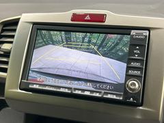 【バックカメラ】駐車時に後方がリアルタイム映像で確認できます。大型商業施設や立体駐車場での駐車時や、夜間のバック時に大活躍！運転スキルに関わらず、今や必須となった装備のひとつです！ 4