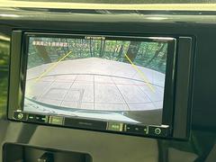 【バックカメラ】駐車時に後方がリアルタイム映像で確認できます。大型商業施設や立体駐車場での駐車時や、夜間のバック時に大活躍！運転スキルに関わらず、今や必須となった装備のひとつです！ 4