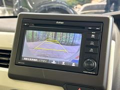 【バックカメラ】駐車時に後方がリアルタイム映像で確認できます。大型商業施設や立体駐車場での駐車時や、夜間のバック時に大活躍！運転スキルに関わらず、今や必須となった装備のひとつです！ 4