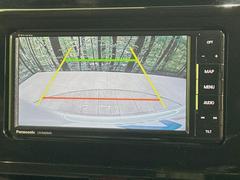 【バックカメラ】駐車時に後方がリアルタイム映像で確認できます。大型商業施設や立体駐車場での駐車時や、夜間のバック時に大活躍！運転スキルに関わらず、今や必須となった装備のひとつです！ 4