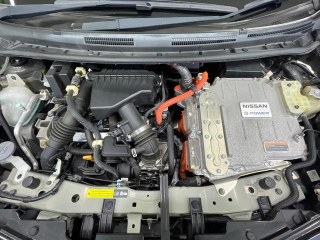 ノート ｅ－パワー　Ｘ　禁煙車　純正ナビ　アラウンドビュー　エマージェンシーブレーキ　車線逸脱警報　スマートルームミラー　クリアランスソナー　ＬＥＤヘッド　ＥＴＣ　オートエアコン　オートライト（18枚目）