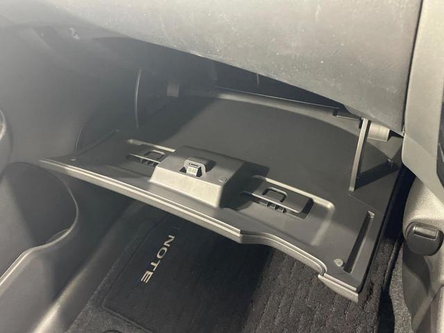 ノート ｅ－パワー　Ｘ　禁煙車　純正ナビ　アラウンドビュー　エマージェンシーブレーキ　車線逸脱警報　スマートルームミラー　クリアランスソナー　ＬＥＤヘッド　ＥＴＣ　オートエアコン　オートライト（51枚目）