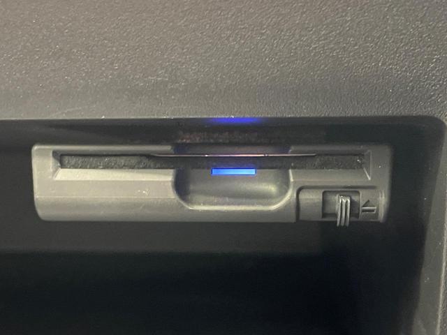 セレナ ライダー　ブラックライン　Ｓ－ハイブリッド　禁煙車　８型ナビ　クルーズコントロール　両側電動ドア　ＨＩＤヘッドライト　バックカメラ　ＥＴＣ　アイドリングストップ　スマートキー　純正１７インチアルミホイール（9枚目）