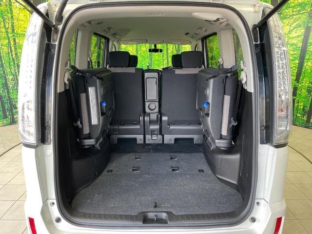 セレナ ライダー　ブラックライン　Ｓ－ハイブリッド　禁煙車　８型ナビ　クルーズコントロール　両側電動ドア　ＨＩＤヘッドライト　バックカメラ　ＥＴＣ　アイドリングストップ　スマートキー　純正１７インチアルミホイール（13枚目）