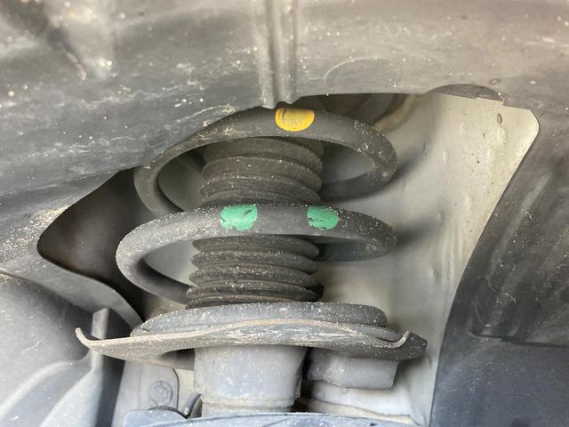 セレナ ライダー　ブラックライン　Ｓ－ハイブリッド　禁煙車　８型ナビ　クルーズコントロール　両側電動ドア　ＨＩＤヘッドライト　バックカメラ　ＥＴＣ　アイドリングストップ　スマートキー　純正１７インチアルミホイール（20枚目）