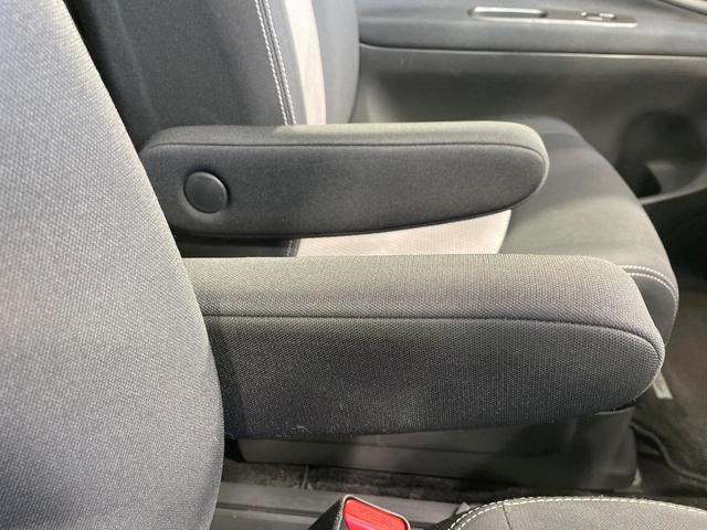 セレナ ライダー　ブラックライン　Ｓ－ハイブリッド　禁煙車　８型ナビ　クルーズコントロール　両側電動ドア　ＨＩＤヘッドライト　バックカメラ　ＥＴＣ　アイドリングストップ　スマートキー　純正１７インチアルミホイール（52枚目）