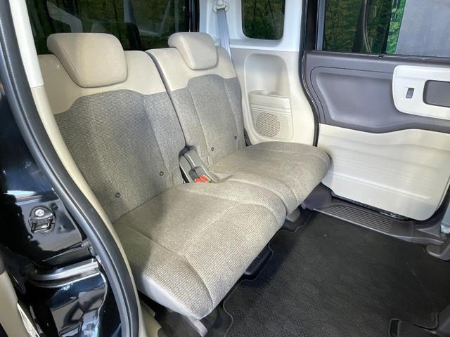 後部座席も気になるようなキズ・汚れやへたり等、大きなダメージはなく、良好な状態です。