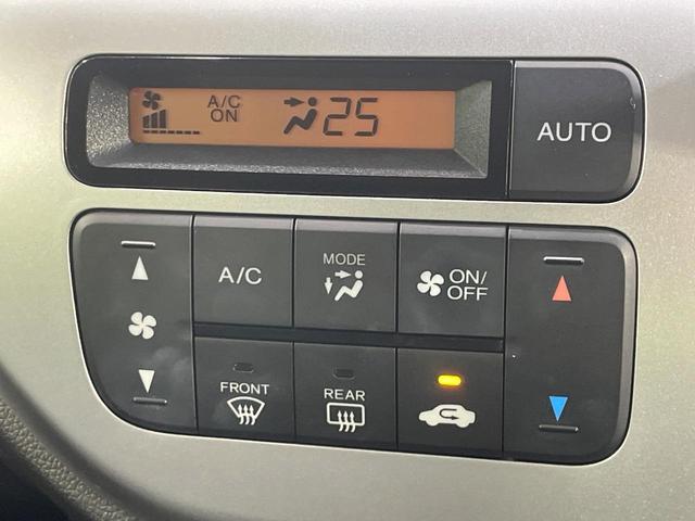 【オートエアコン】一度お好みの温度に設定すれば、車内の温度を検知し風量や温度を自動で調整。暑い…寒い…と何度もスイッチ操作をする必要はありません。快適な車内空間には必須の機能ですね♪