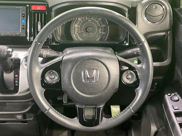 【純正革巻きステアリング】上質な革を使用することで、手にしっかり馴染みとても運転しやすいハンドルです♪