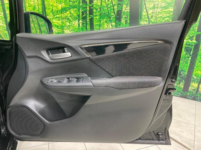 フィットハイブリッド Sパッケージ 禁煙車 純正SDナビ シティブレーキアクティブシステム クルーズコントロール LEDヘッド バックカメラ ETC 純正16インチアルミ スマートキー オートライト(35枚目)