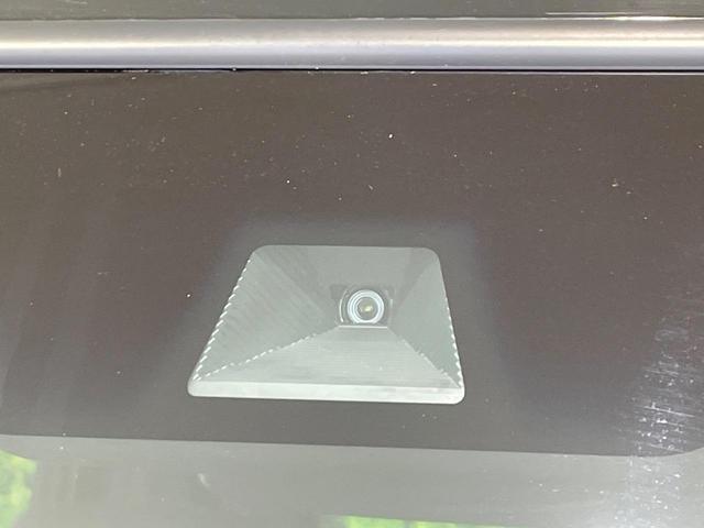 【ホンダセンシング】走行中に前方の車両等を認識し、衝突しそうな時は警報とブレーキで衝突回避と被害軽減をアシスト。より安全にドライブをお楽しみいただけます。