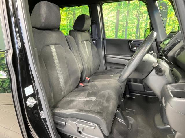 運転席まわりには十分なスペースがあり、大柄な方でもゆったり運転していただける環境です。