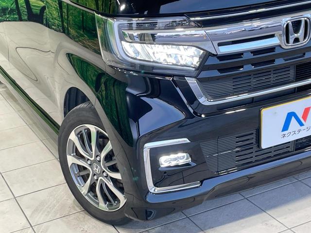 【ＬＥＤヘッドライト】悪天候や夜間走行時も良好な視界を確保し安心して運転できる高輝度ＬＥＤヘッドライトを装備！点灯速度が早く、消費電力も抑えられています。