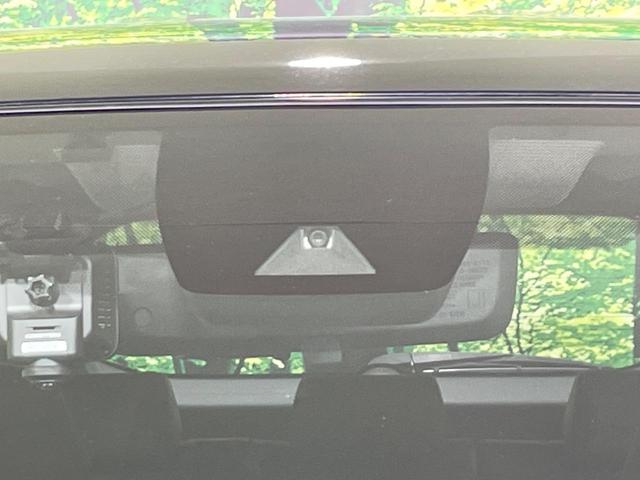 RAV4 G Zパッケージ 4WD 禁煙車 ルーフレール 純正9型ナビ 衝突軽減 レーダークルーズ 合皮レザー パワーシート シートメモリー シートヒーター ステアリングヒーター 電動リア LEDヘッド バックカメラ ETC(5枚目)