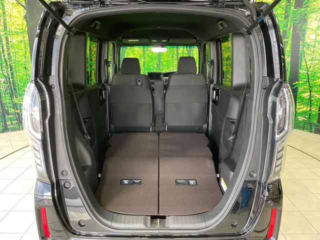 後席を格納すると、これだけの広さが！シーンに合わせたシートアレンジで、大きな荷物も積むことが出来ます♪