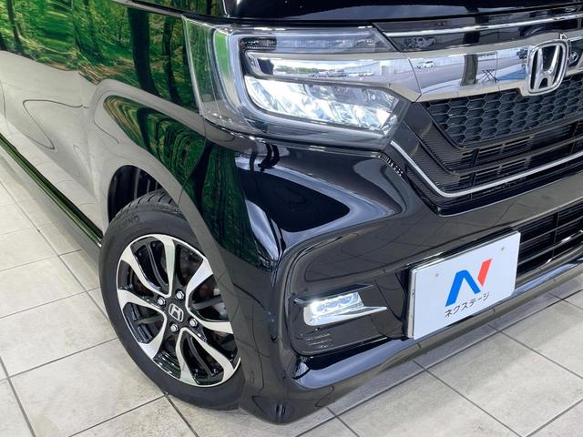 【ＬＥＤヘッドライト】悪天候や夜間走行時も良好な視界を確保し安心して運転できる高輝度ＬＥＤヘッドライトを装備！点灯速度が早く、消費電力も抑えられています。