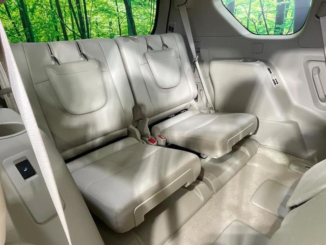 床下収納式のサードシートです。座席部分をコンパクトに収納でき、広大な荷室スペースとしてお使いいただけます！乗車人数や荷物の量など利用シーンに合わせて３列目を有効活用でき、とっても便利♪