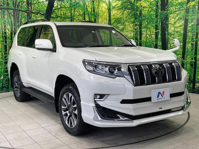 高透明度のガラス皮膜で撥水はもちろん、上質なツヤ・光沢を実現。紫外線や酸性雨から大切な愛車を保護し、色あせ・劣化を防止。「弾スプラッシュコート」、「弾プリミッサコート」からお選びいただけます。