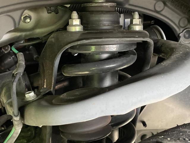 お車を安心してお乗りいただく為には、足回りの定期点検が欠かせません。サービスサポート（有償保証）では無料点検もご提供しており、安心のカーライフをお過ごしいただけるサポート体制が整っています。