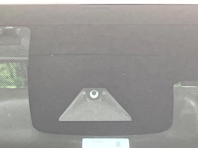 プリウス S 禁煙車 純正SDナビ セーフティセンス レーダークルーズ 車線逸脱警報 LEDヘッド バックカメラ ETC 純正15インチアルミ スマートキー(3枚目)