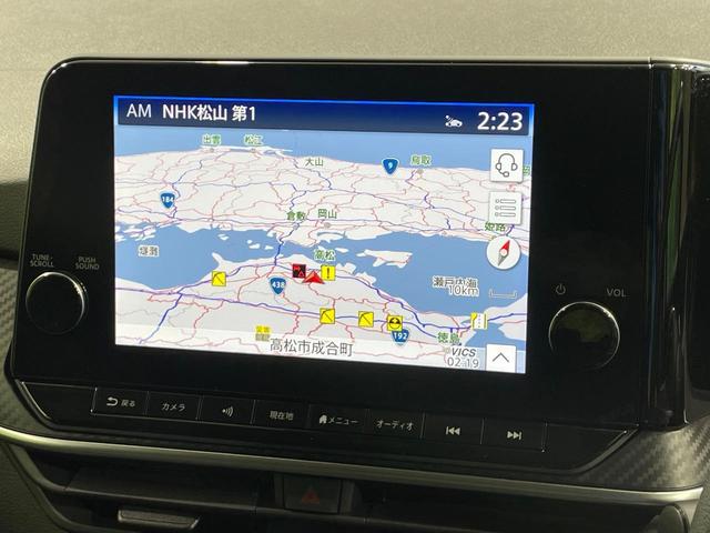 ノート X 禁煙車 メーカーナビ アラウンドビュー エマージェンシーブレーキ プロパイロット スマートルームミラー ステアリングヒーター クリアランスソナー LEDヘッド ETC 16インチアルミ スマートキー(3枚目)