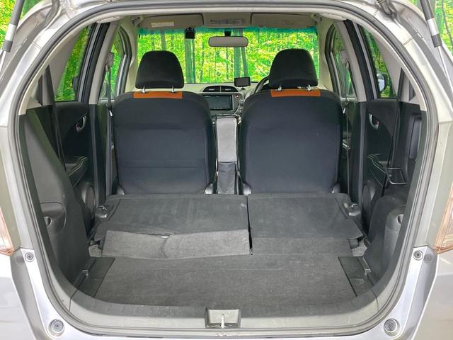 フィット RS 禁煙車 SDナビ HIDヘッド バックカメラ ETC Bluetooth再生 ドラレコ 純正16インチアルミ オートエアコン オートライト 電動格納ミラー(11枚目)
