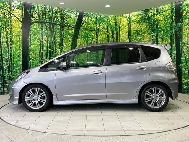 フィット RS 禁煙車 SDナビ HIDヘッド バックカメラ ETC Bluetooth再生 ドラレコ 純正16インチアルミ オートエアコン オートライト 電動格納ミラー(21枚目)