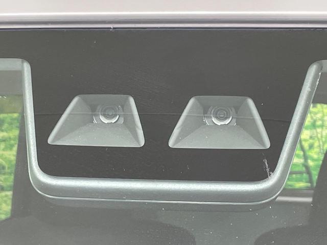 【スマートアシスト】走行中に前方の車両等を認識し、衝突しそうな時は警報とブレーキで衝突回避と被害軽減をアシスト。より安全にドライブをお楽しみいただけます。