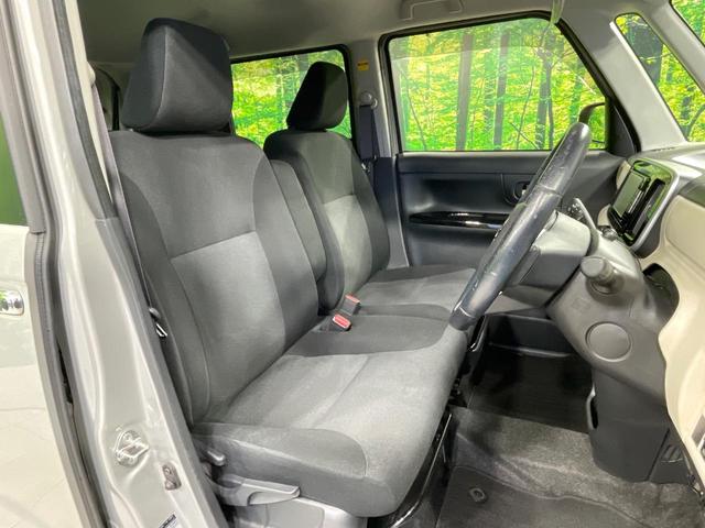 運転席まわりには十分なスペースがあり、大柄な方でもゆったり運転していただける環境です。