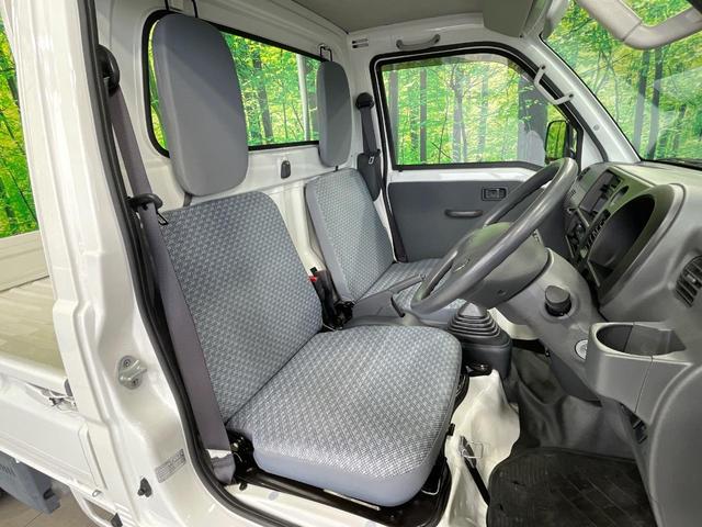 運転席まわりには十分なスペースがあり、大柄な方でもゆったり運転していただける環境です。