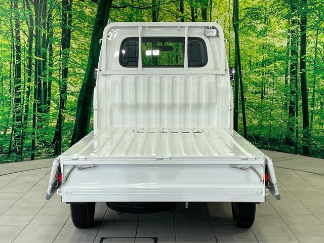 積み下ろしのしやすいデッキにはたっぷりと荷物を積み込んでいただけます。遊びから仕事まで、様々なシーンで頼れます♪