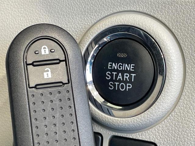 【キーフリーシステム】カバンやポケットに入れたままでもドアの施錠・解錠が可能なスマートキーを装備。エンジンのオン・オフ時もカギを取り出す必要が無いからとっても便利です♪