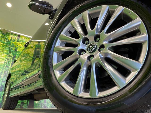 【純正１８インチアルミホイール】外観にマッチした純正アルミホイールを装着しております。各種社外アルミホイールや、スタッドレスタイヤも取扱いしております。是非ご相談ください♪