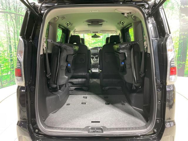 セレナ e-パワー ハイウェイスターV 禁煙車 セーフティA 純正9型ナビ 後席モニター アラウンドビュー 衝突軽減装置 踏み間違い防止アシスト パーキングアシスト クルコン 両側電動ドア LEDヘッド ETC 純正15インチアルミ(13枚目)