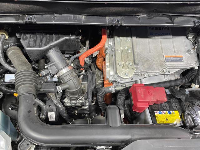 セレナ e-パワー ハイウェイスターV 禁煙車 セーフティA 純正9型ナビ 後席モニター アラウンドビュー 衝突軽減装置 踏み間違い防止アシスト パーキングアシスト クルコン 両側電動ドア LEDヘッド ETC 純正15インチアルミ(18枚目)