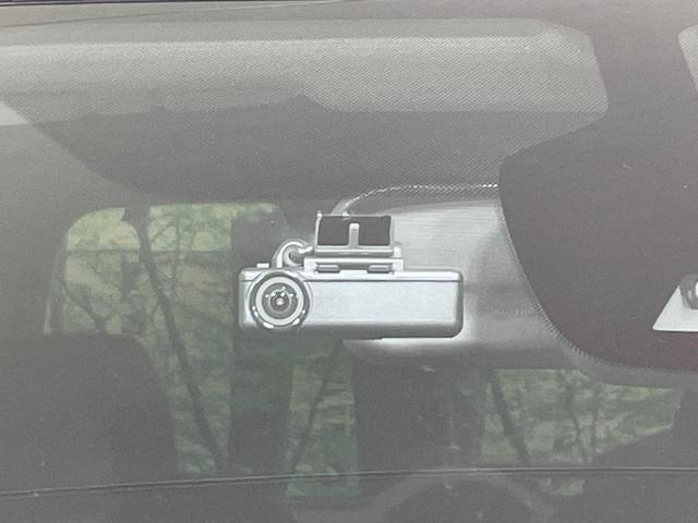 セレナ e-パワー ハイウェイスターV 禁煙車 セーフティA 純正9型ナビ 後席モニター アラウンドビュー 衝突軽減装置 踏み間違い防止アシスト パーキングアシスト クルコン 両側電動ドア LEDヘッド ETC 純正15インチアルミ(22枚目)