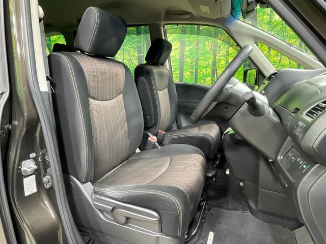 セレナ ハイウェイスターＳ－ＨＶアドバンスドセーフティパック　禁煙車　純正８型ナビ　後席モニター　アラウンドビュー　衝突軽減装置　クルコン　車線逸脱警報　両側電動ドア　ＬＥＤヘッド　ＥＴＣ　純正１６インチアルミ　スマートキー　アイドリングストップ（9枚目）