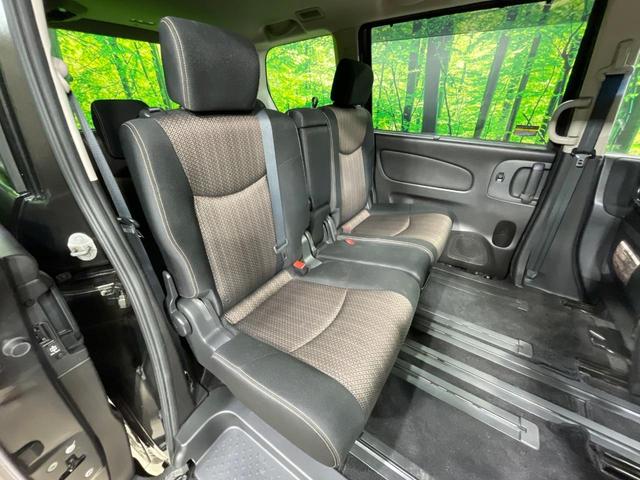 セレナ ハイウェイスターＳ－ＨＶアドバンスドセーフティパック　禁煙車　純正８型ナビ　後席モニター　アラウンドビュー　衝突軽減装置　クルコン　車線逸脱警報　両側電動ドア　ＬＥＤヘッド　ＥＴＣ　純正１６インチアルミ　スマートキー　アイドリングストップ（10枚目）