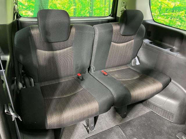 セレナ ハイウェイスターＳ－ＨＶアドバンスドセーフティパック　禁煙車　純正８型ナビ　後席モニター　アラウンドビュー　衝突軽減装置　クルコン　車線逸脱警報　両側電動ドア　ＬＥＤヘッド　ＥＴＣ　純正１６インチアルミ　スマートキー　アイドリングストップ（11枚目）