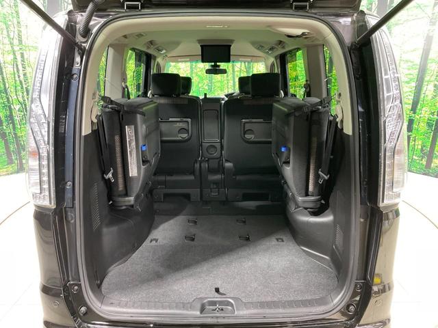 セレナ ハイウェイスターＳ－ＨＶアドバンスドセーフティパック　禁煙車　純正８型ナビ　後席モニター　アラウンドビュー　衝突軽減装置　クルコン　車線逸脱警報　両側電動ドア　ＬＥＤヘッド　ＥＴＣ　純正１６インチアルミ　スマートキー　アイドリングストップ（12枚目）