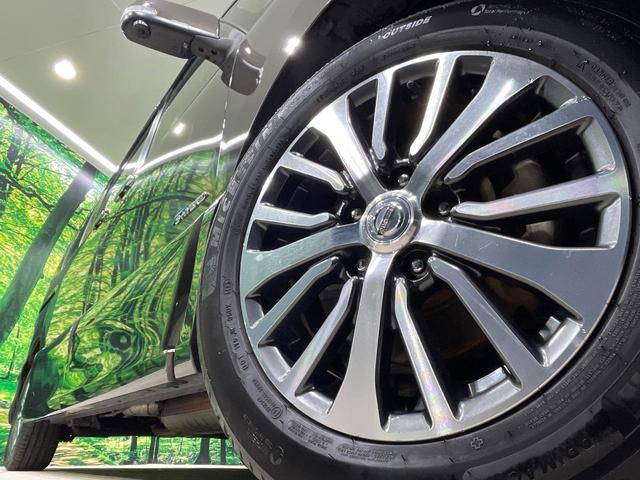 セレナ ハイウェイスターＳ－ＨＶアドバンスドセーフティパック　禁煙車　純正８型ナビ　後席モニター　アラウンドビュー　衝突軽減装置　クルコン　車線逸脱警報　両側電動ドア　ＬＥＤヘッド　ＥＴＣ　純正１６インチアルミ　スマートキー　アイドリングストップ（14枚目）