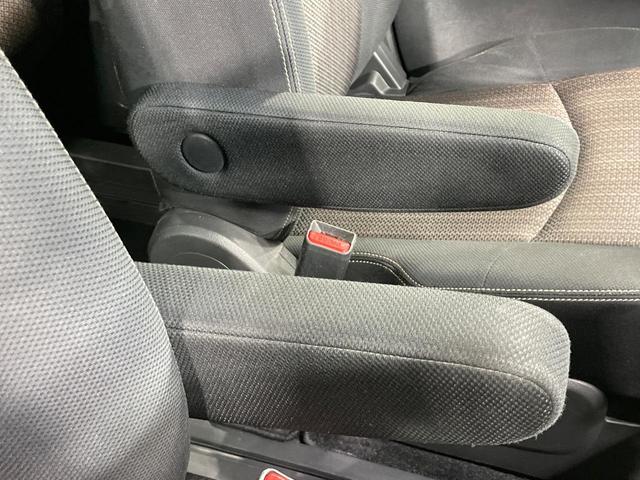 セレナ ハイウェイスターＳ－ＨＶアドバンスドセーフティパック　禁煙車　純正８型ナビ　後席モニター　アラウンドビュー　衝突軽減装置　クルコン　車線逸脱警報　両側電動ドア　ＬＥＤヘッド　ＥＴＣ　純正１６インチアルミ　スマートキー　アイドリングストップ（34枚目）