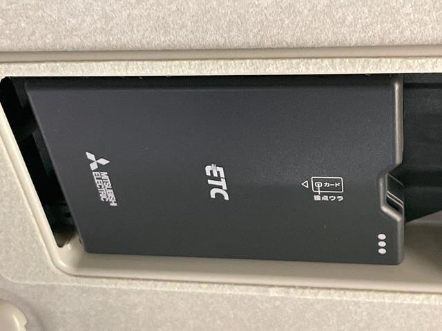 ＭＡＺＤＡ２ １５Ｓ　ブラックトーンエディション　禁煙車　８型コネクトナビ　全周囲カメラ　衝突軽減装置　レーダークルーズ　クリアランスソナー　ＬＥＤヘッド　ＥＴＣ　純正１６インチアルミ　スマートキー（10枚目）