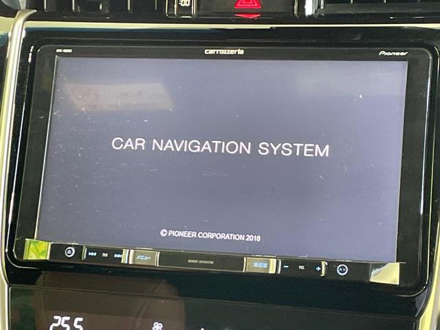 【大画面ナビ】人気の大型８インチナビを装備。存在感のある大画面はインパクト大！ナビ利用時のマップ表示は見やすく、テレビやＤＶＤは臨場感がアップ！いつものドライブがグッと楽しくなります♪