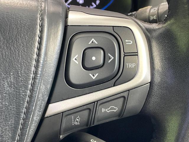 【レーントレーシングアシスト】高速道路走行時、車線からはみ出しそうになるとレーンの中央を走るようにステアリング操作をアシスト。より安全な運転をサポートしてくれます！