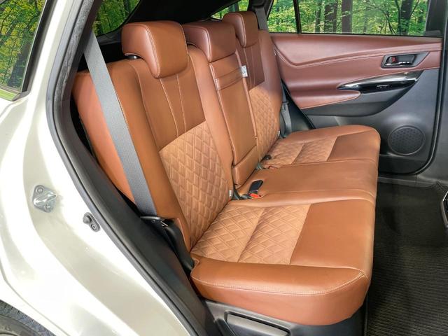 後部座席も気になるようなキズ・汚れやへたり等、大きなダメージはなく、良好な状態です。