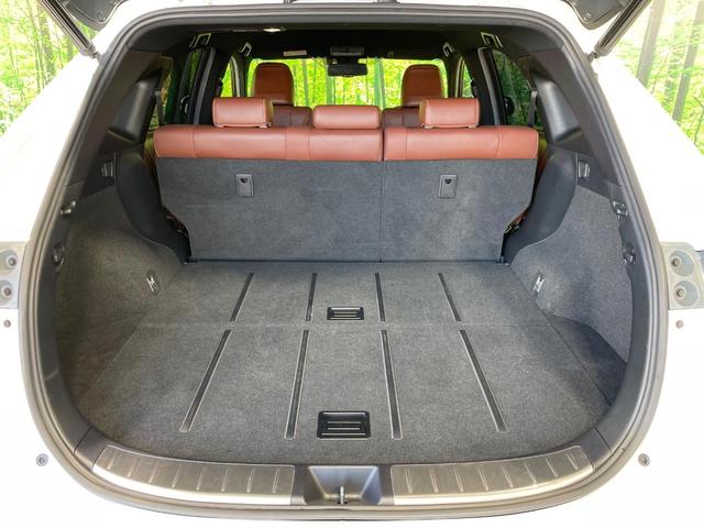 ラゲッジルームは、大容量のスペースを確保。普段のお買い物からレジャーまで、幅広く活躍してくれます！また、リアシートを倒すことでバリエーション豊かにお使いいただけます。